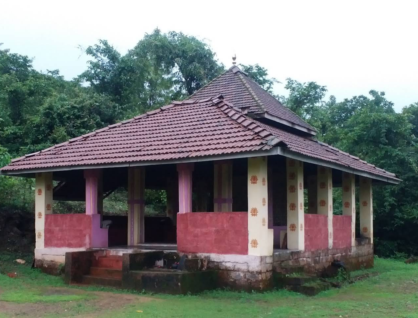 मंदिर परिसर